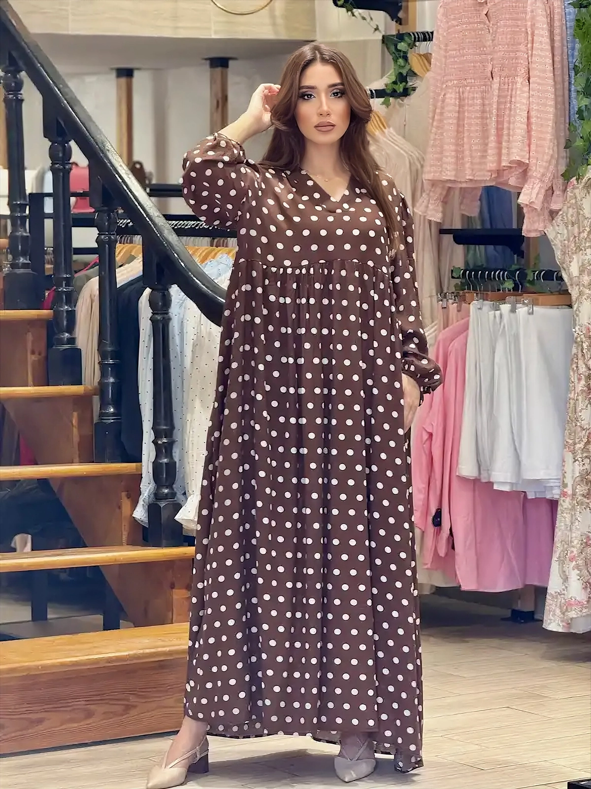 robe marron à pois